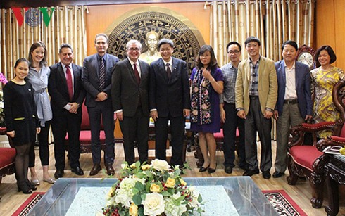 AFP seeks comprehensive cooperation with Voice of Vietnam - ảnh 3